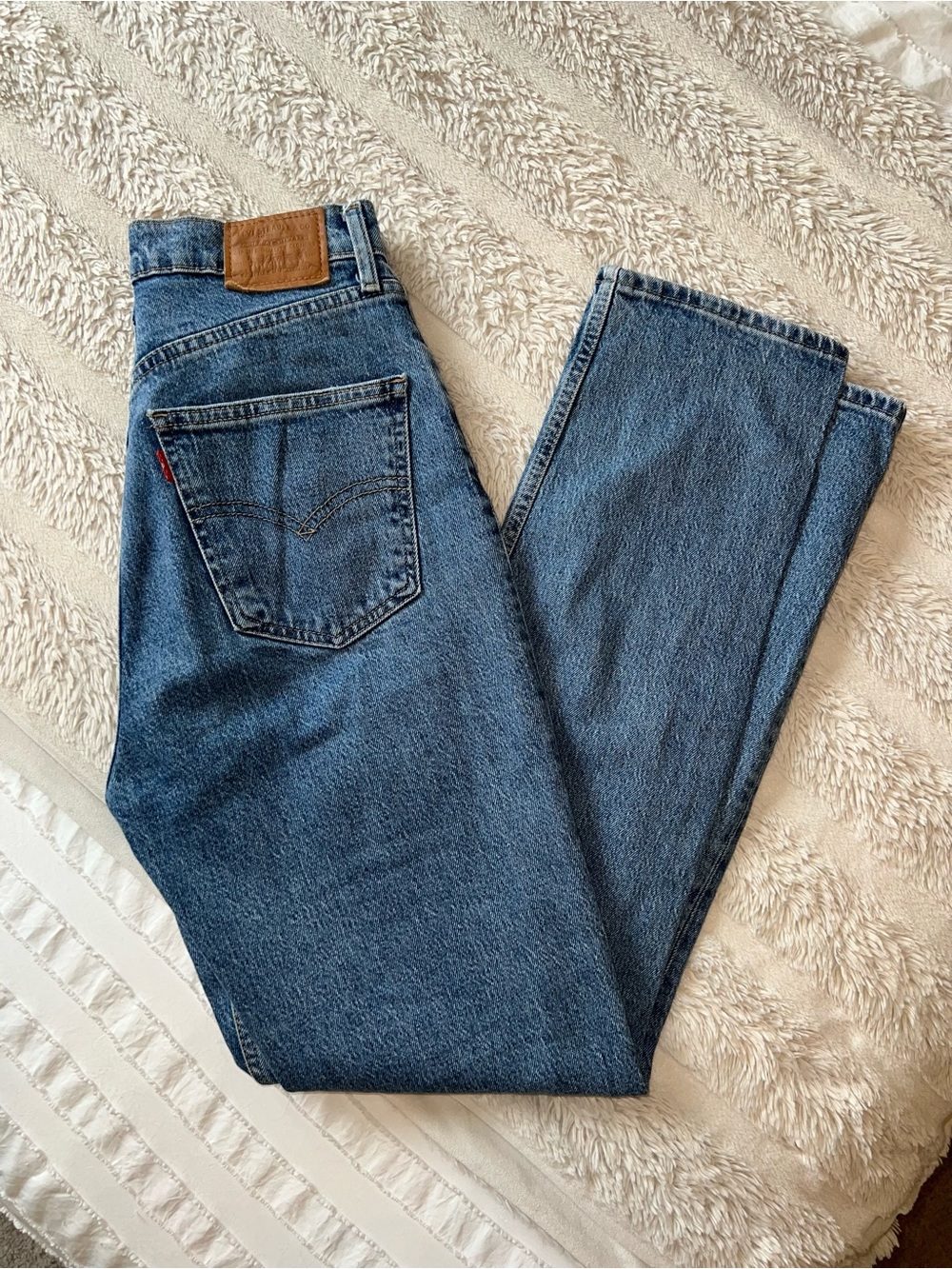 Levi's women’s 70s high slim straight Classic Blue Straight-Leg Jeans - Picture 1 of 7